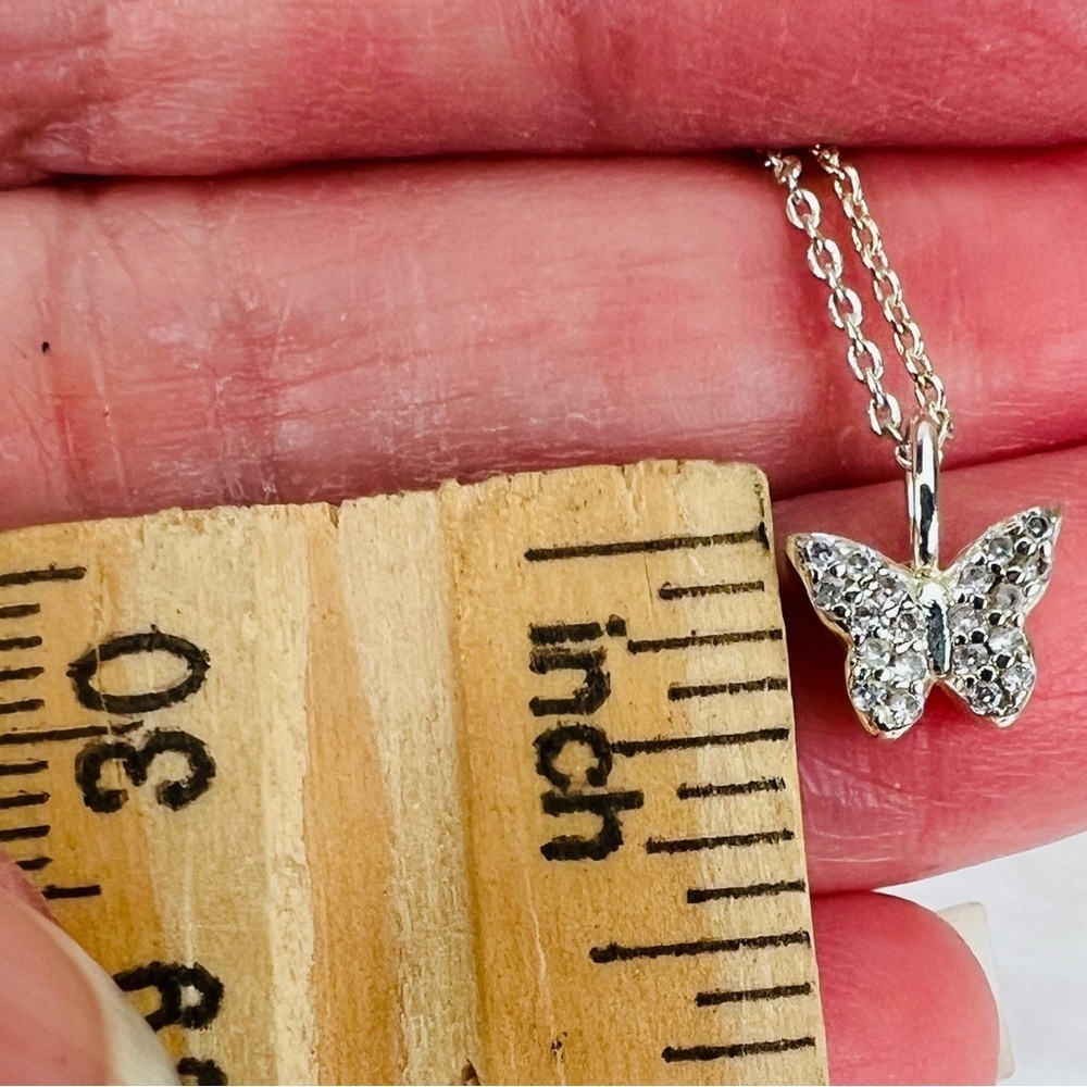 Beautiful delicate, silvertone solid / bling, butterfly pendant necklace - Picture 8 of 9